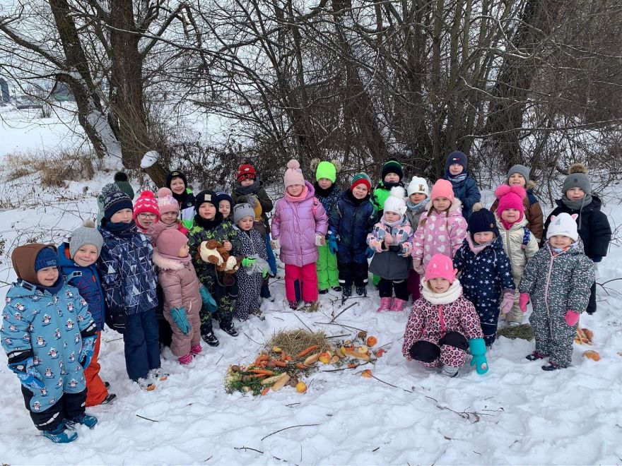 Dobroty lesn&yacute;m zvieratk&aacute;m